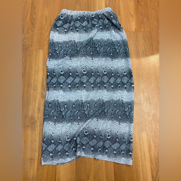 Maxi Animal Printed Lightweight Elastic Waist Skirt Sz M - Picture 7 of 9